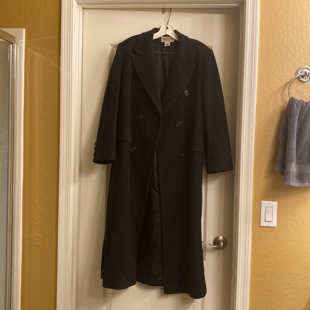 This is a wool peacoat.    Mid length.  Size 8